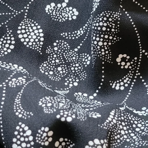 🌟 NWT MELLODAY Black/White Floral Blouse MockNeck Big Shoulders PuffSleeve Sz L - Picture 4 of 11